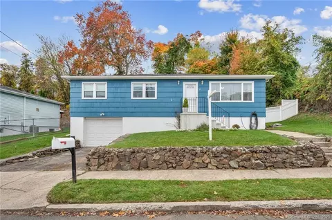 56 Sycaway St, West Haven, CT 06516