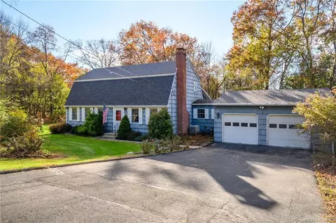22 Settlers Ln, Newtown, CT 06482