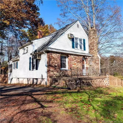 1702 Country Club Rd, Middletown, CT 06457