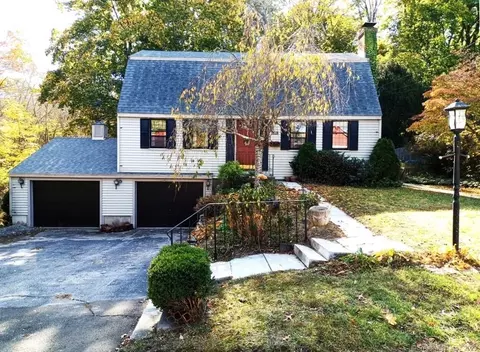 6 Hickory Hill Dr, Chester, CT 06412