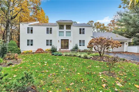 30 Lafayette Dr, Trumbull, CT 06611