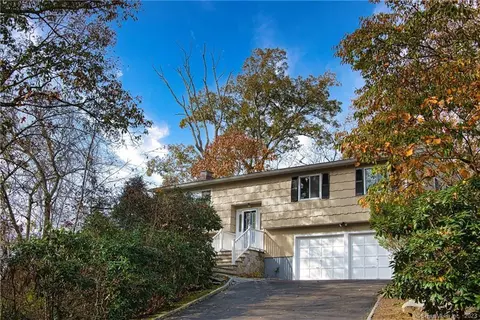 1 Hemlock Ln, Monroe, CT 06468