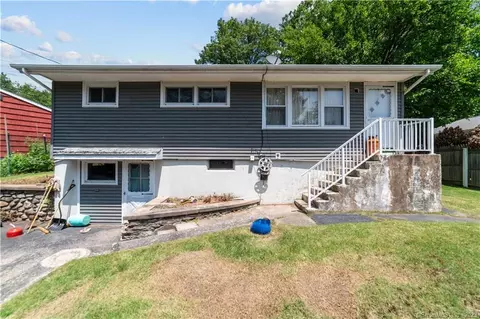 2 Cedric Pl, Derby, CT 06418