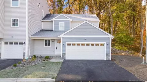85 River Rd #32, Shelton, CT 06484