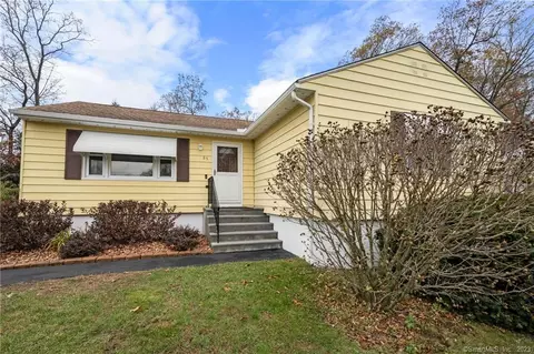 85 Deepwood Dr, Waterbury, CT 06708