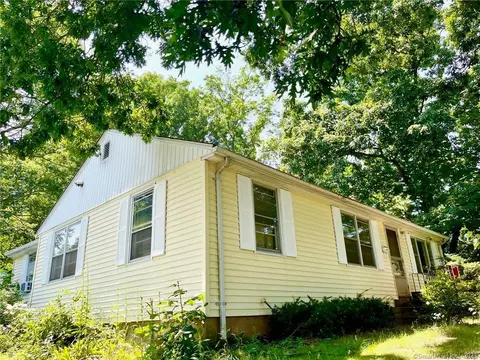 275 Thompson St, East Haven, CT 06513