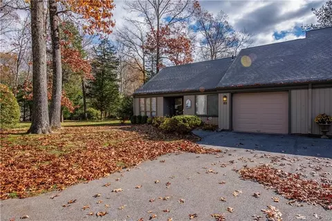 1 Heritage Crst #A, Southbury, CT 06488