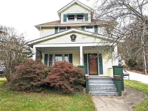109 W Thames St, Norwich, CT 06360