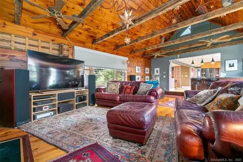 252 Jefferson Dr, Guilford, CT 06437