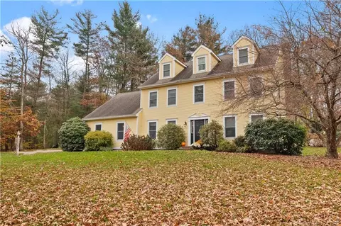 32 Stonehedge Dr, Tolland, CT 06084