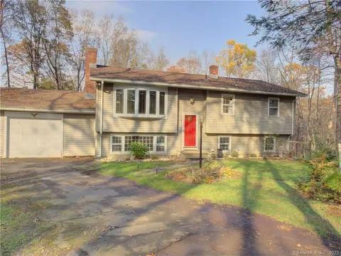24 Flintlock Dr, Durham, CT 06422