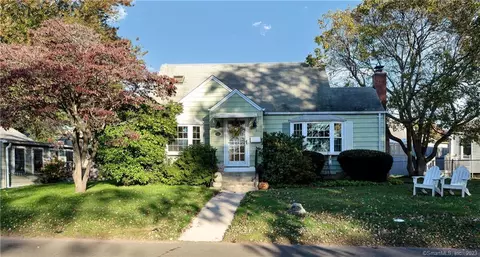 71 Hill St, East Haven, CT 06512