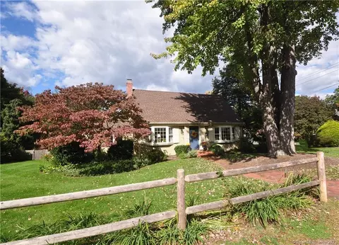 108 Hyde Rd, West Hartford, CT 06117