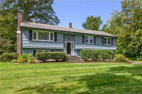 2496 Long Hill Rd, Guilford, CT 06437