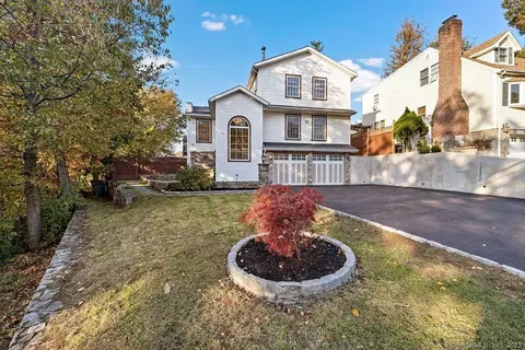 47 Uncas Rd, Stamford, CT 06902