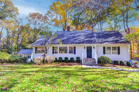 28 Redcoat Rd, Norwalk, CT 06850