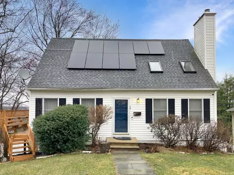 16 Green Hills Cir, Waterbury, CT 06708