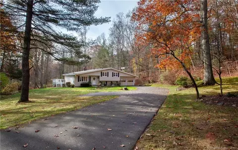 61 Old Meadow Plain Rd, Simsbury, CT 06070
