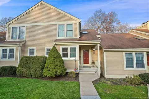 29 Brittania Dr #29, Danbury, CT 06811