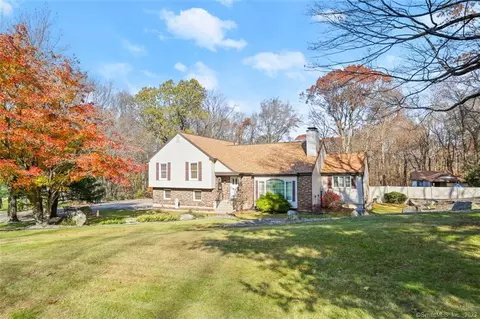 8 Catherine Dr, Prospect, CT 06712