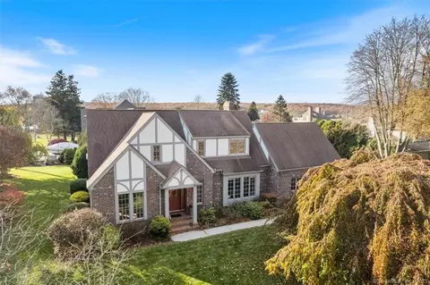55 Marlin Dr, Groton, CT 06340