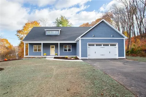 54 Church St, Simsbury, CT 06081