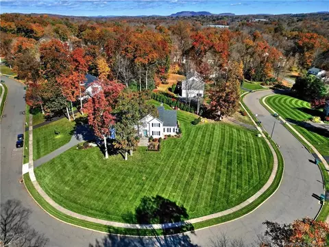 30 Winding Trl, Cheshire, CT 06410