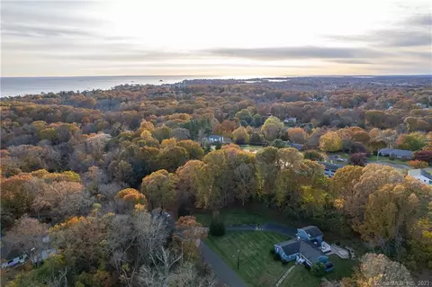 102 Sunset Hill Dr, Branford, CT 06405
