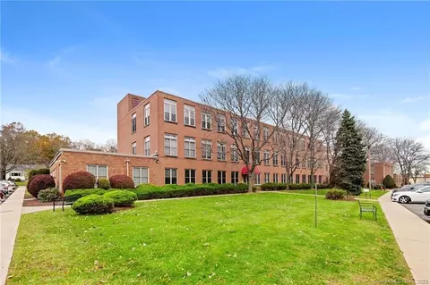 319 New Britain Rd #202, Berlin, CT 06037