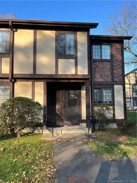 136 Foxwood Close Close #136, Milford, CT 06461