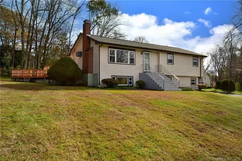 4 Gottier Dr, Vernon, CT 06066