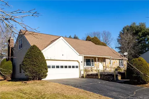 25 Hampshire Dr, Glastonbury, CT 06033