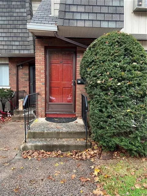28 High Path Rd #28, Windsor, CT 06095
