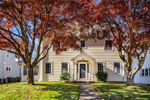 29 Montclair Dr, West Hartford, CT 06107