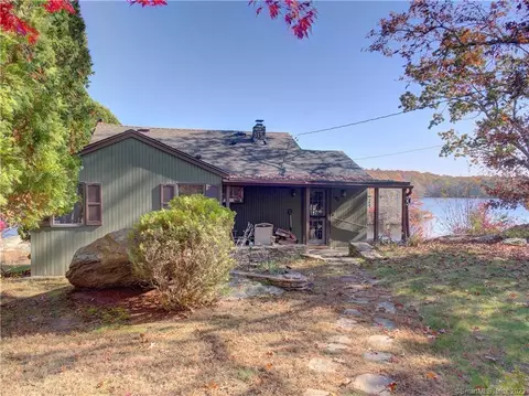 102 Billings Lake Rd, North Stonington, CT 06359