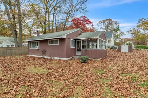 99 Laurelwood Dr, East Lyme, CT 06357