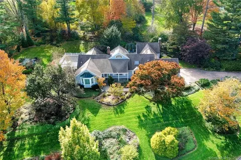 43 Circle Dr E, Ridgefield, CT 06877