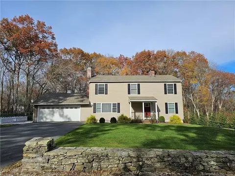 15 Walnut Hill Rd, East Lyme, CT 06333