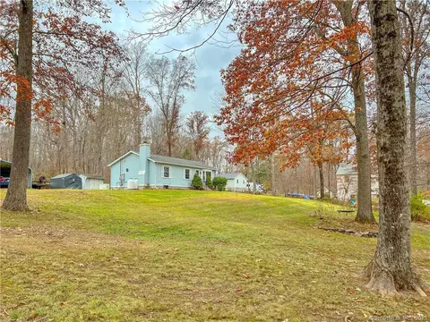 10 Oakview Dr, Ashford, CT 06278