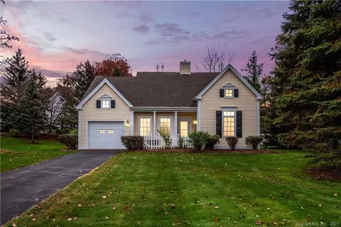 4 Honeysuckle Dr #4, Farmington, CT 06032