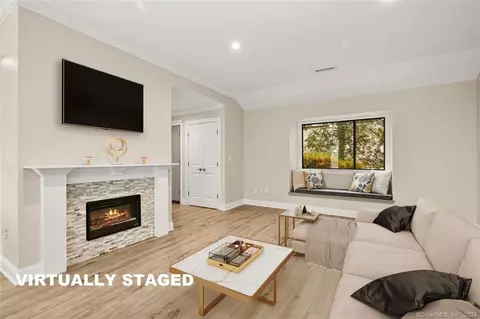 400 Heritage Vlg #B, Southbury, CT 06488