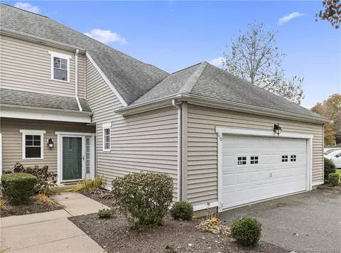 39 Ives St #110, Hamden, CT 06518