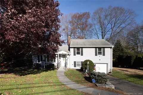 90 Juniper Ridge Dr, Waterbury, CT 06708