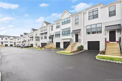 129 Brentwood Cir #129, Danbury, CT 06810