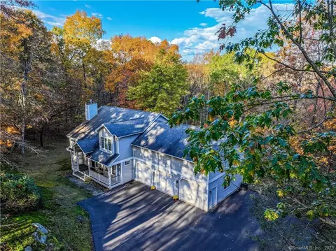 110 Stuart Rd E, Bridgewater, CT 06752