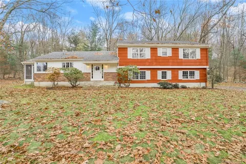 240 Linden Tree Rd, Wilton, CT 06897