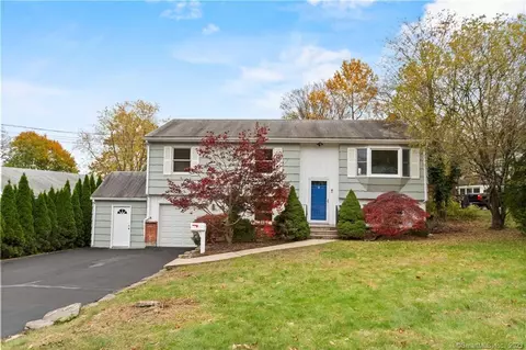 14 Swan Ln, Stamford, CT 06905