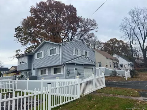 94 E Burnham St, Bloomfield, CT 06002