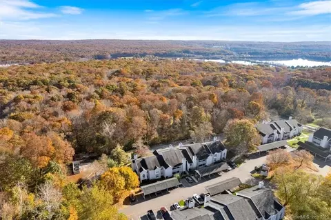 55 Leafwood Ln #283, Groton, CT 06340