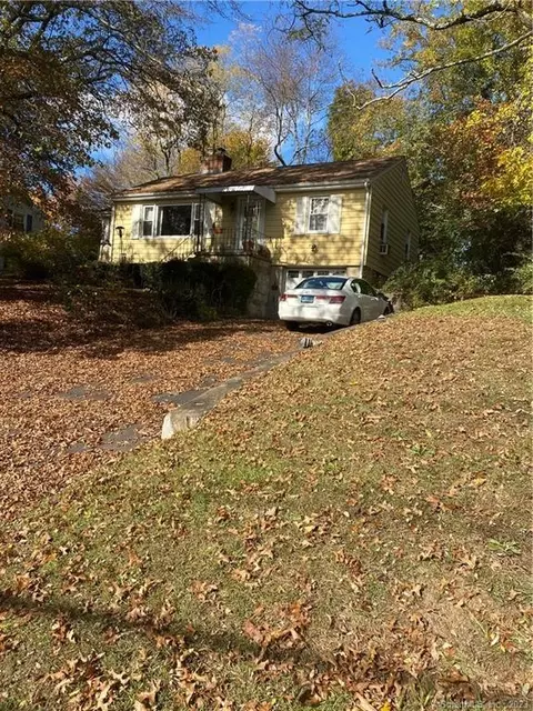 10 Fullin Rd, Norwalk, CT 06851